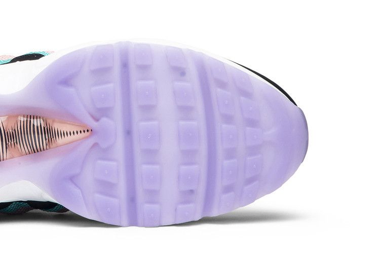 air-max-95-have-a-nike-day-am95-hand_04