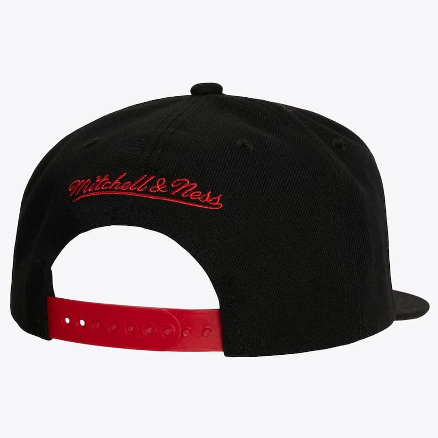 Mitchell-Ness-Black-Detroit-Red-Wings-Retro-Lock-Up-Snapback-Hat-1
