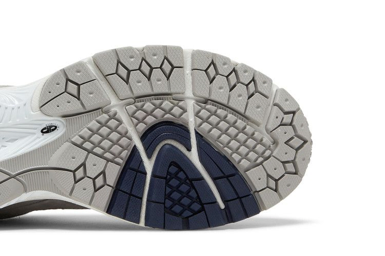 Кроссовки thisisneverthat x New Balance 2002R 'The 2022 Downtown Run'