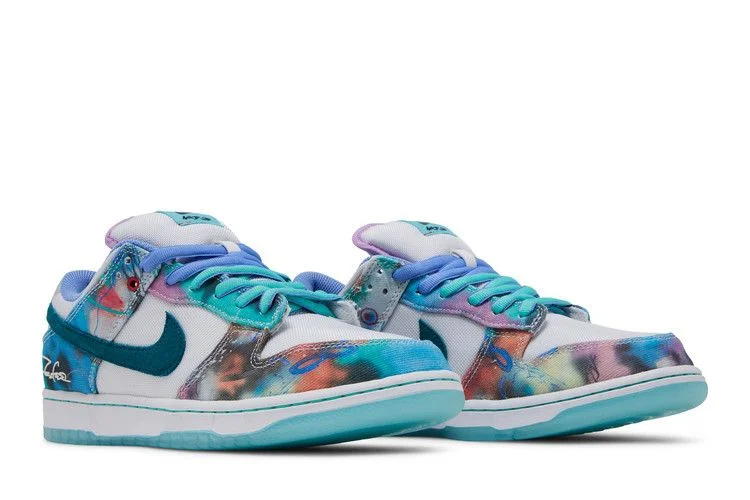 Krossovki-Futura-Laboratories-x-Nike-Dunk-Low-SB-Bleached-Aqua-7