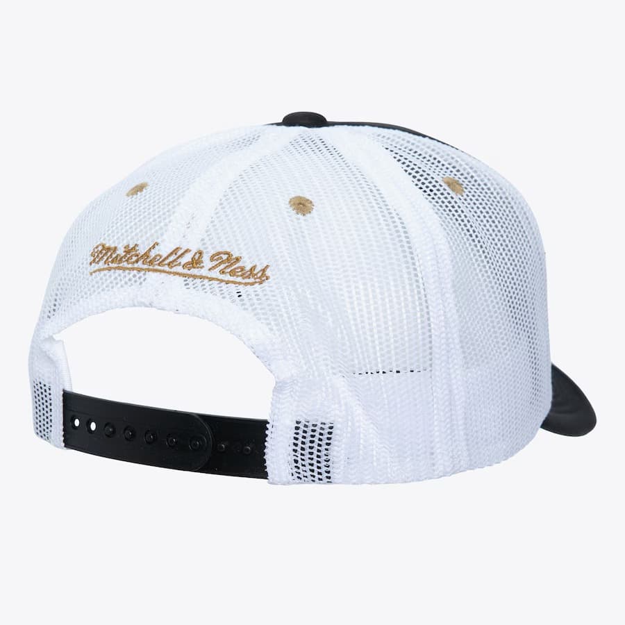 Бейсболка Mitchell & Ness Black Vegas Golden Knights Sideline Trucker Snapback Hat