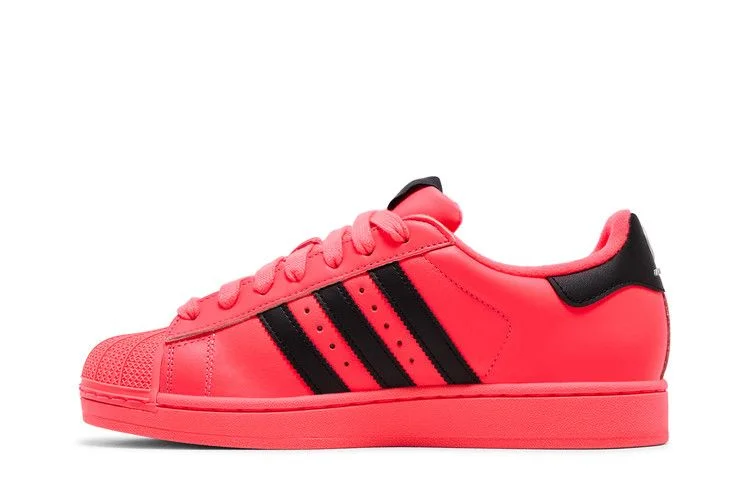 Кроссовки Mercedes-AMG Petronas Formula One Team x adidas Superstar 'Miami Grand Prix Pack'