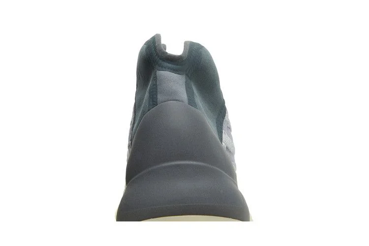 Krossovki-adidas-Yeezy-Quantum-Mono-Carbon-6