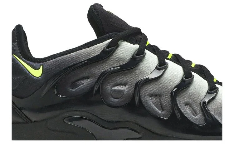 Кроссовки Nike Air VaporMax Plus 'Neon'