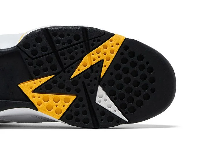 Кроссовки Wmns Air Jordan 7 Retro 'White Varsity Maize'