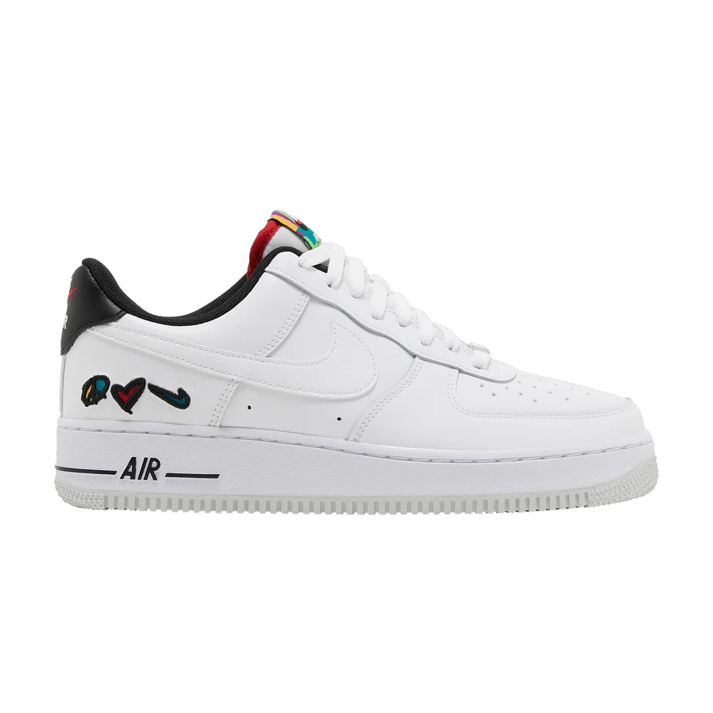 Krossovki-Air-Force-1-07-LV8-3-Peace-Love-Nike
