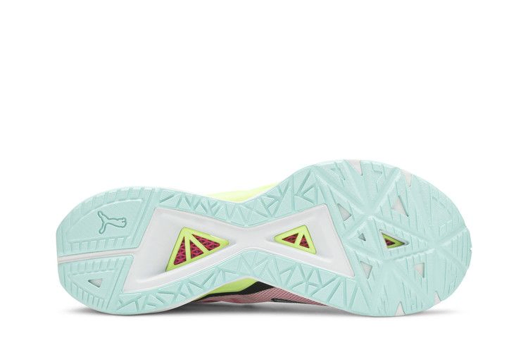 wmns-ultraride-aruba-blue-pink-193756-04_03
