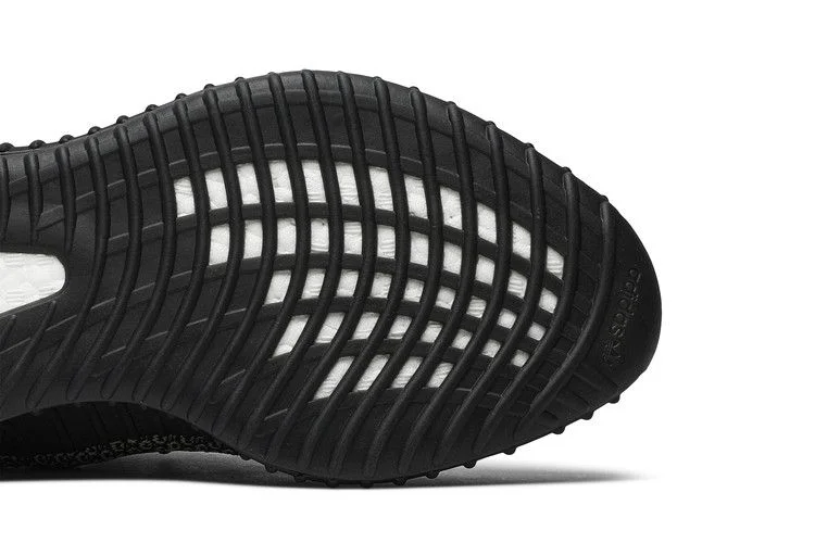 Krossovki-adidas-Yeezy-Boost-350-V2-Yecheil-Reflective-4