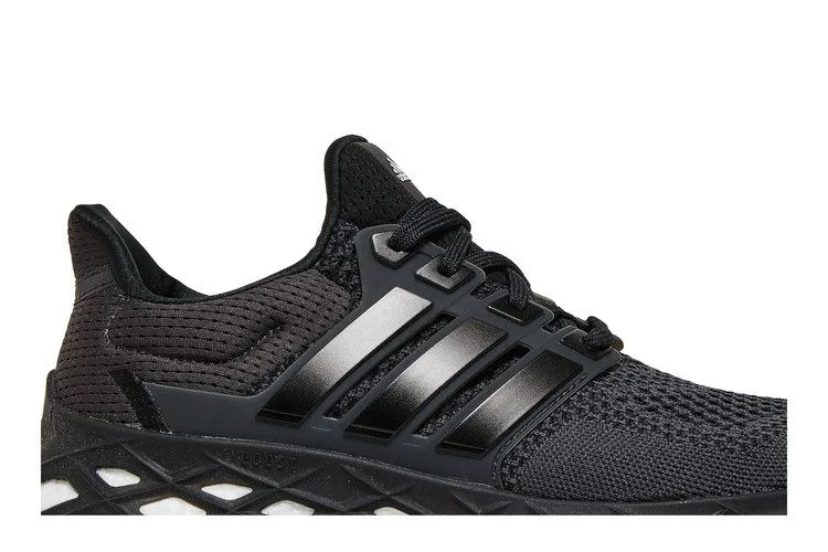 Krossovki-adidas-UltraBoost-Web-DNA-Black-Carbon-1