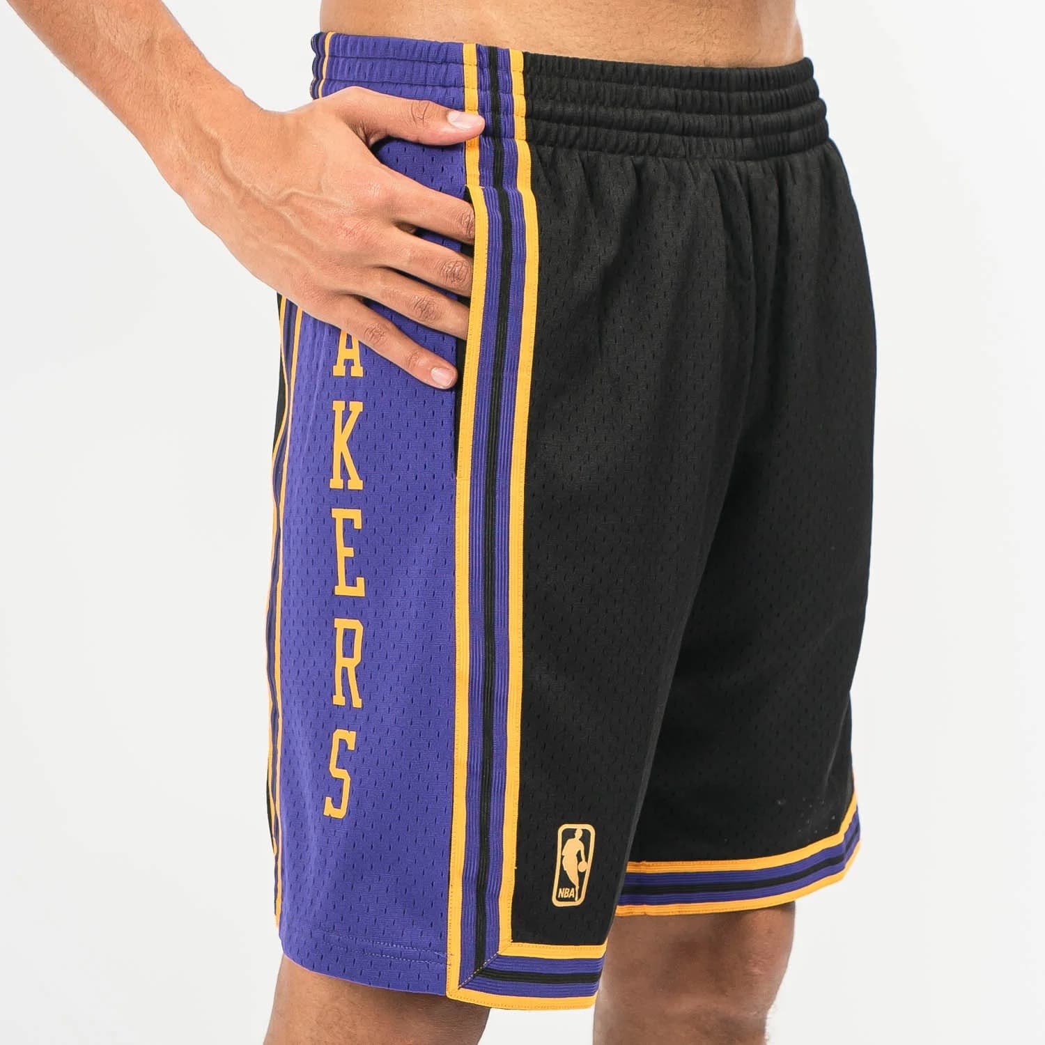 Mitchell-Ness-Los-Angeles-Lakers-1996-97-Hardwood-Classics-Throwback-Reload-Swingman-NBA-Shorts-1