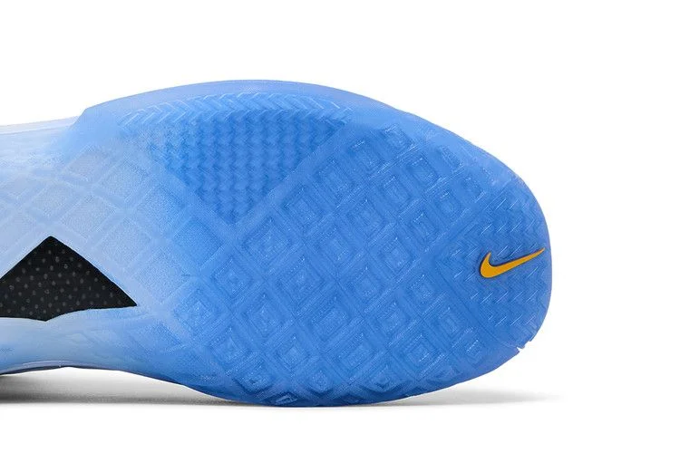Krossovki-Nike-Zoom-Kobe-3-Protro-Christmas-4