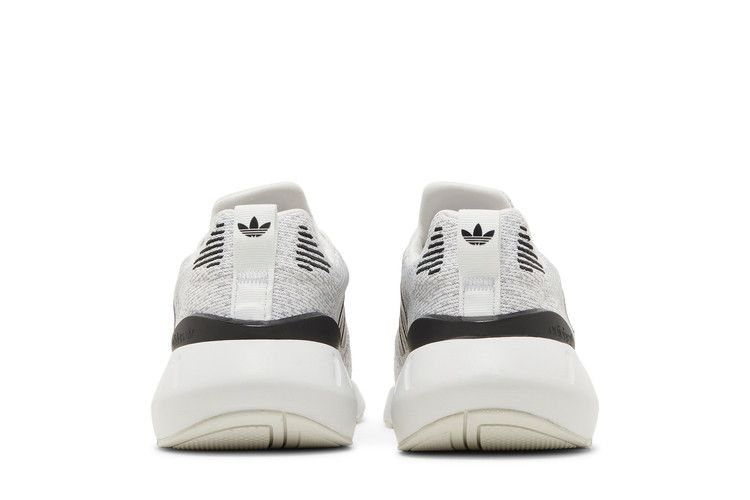 wmns-swift-run-22-crystal-white-gv7969_05