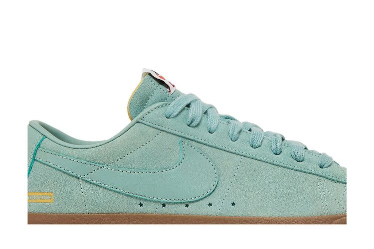 supreme-x-sb-blazer-low-gt-qs-cannon-716890-009_01