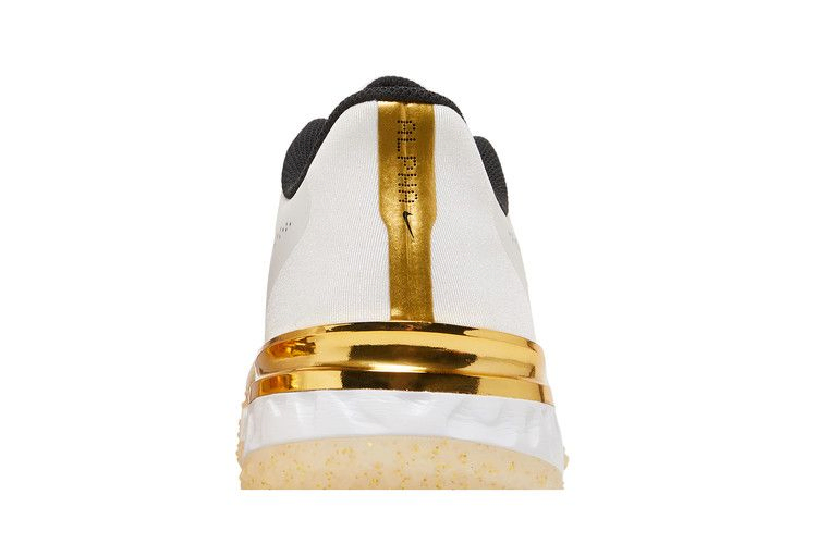 Кроссовки Nike Alpha Huarache Elite 3 Turf 'White Metallic Gold'
