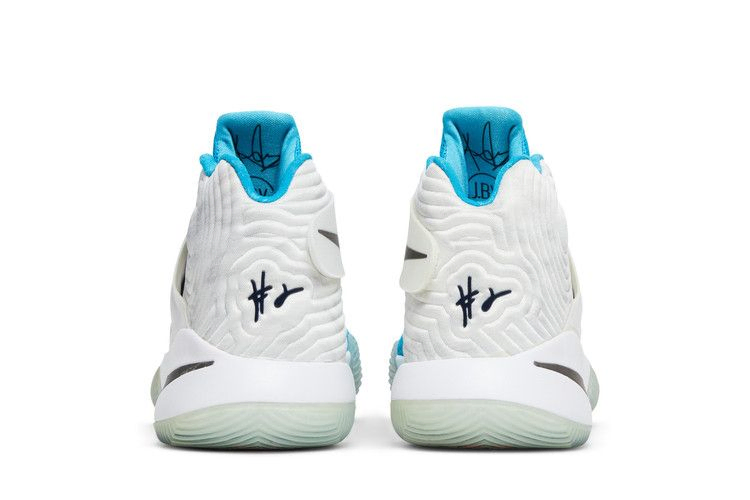 Кроссовки Nike Kyrie 2 'Christmas'