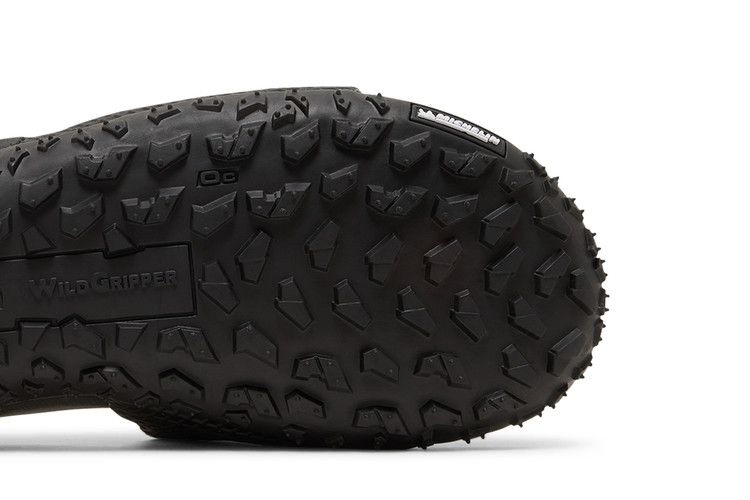 project-rock-slide-black-pitch-grey-3025237-001_04