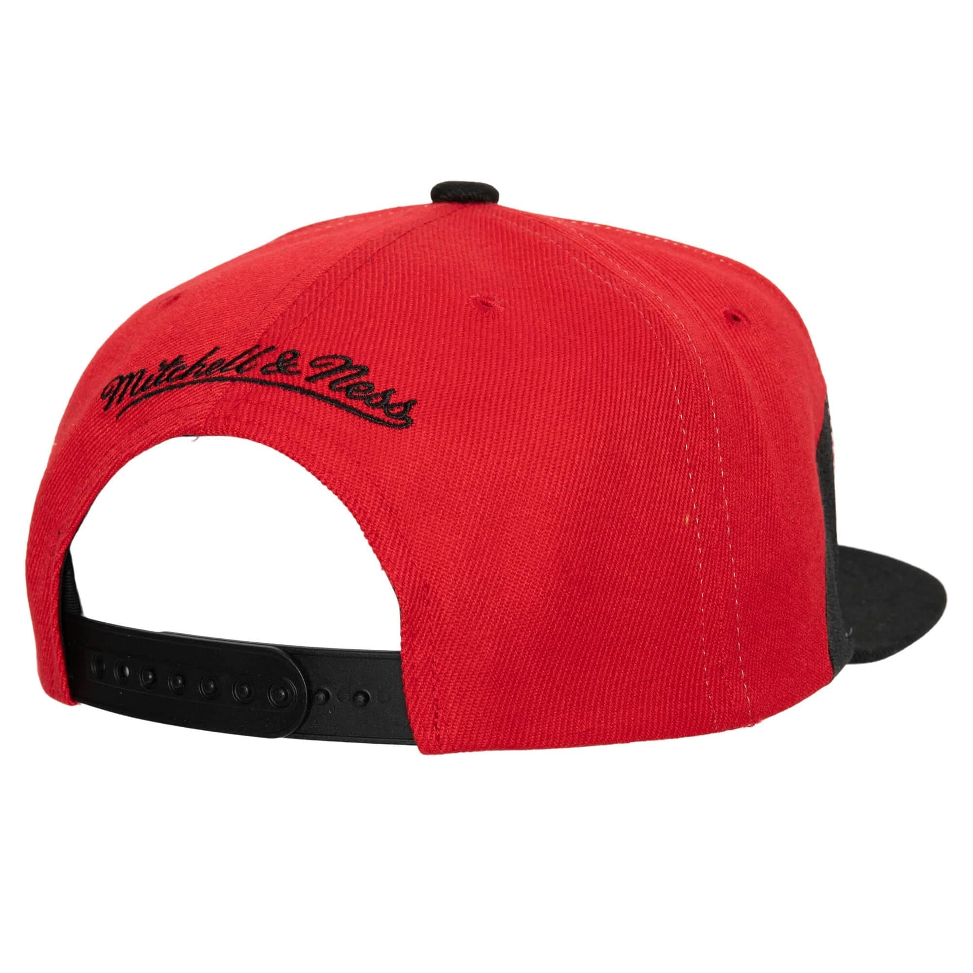Бейсболка Mitchell & Ness Sharktooth Snapback HWC Philadelphia 76ers