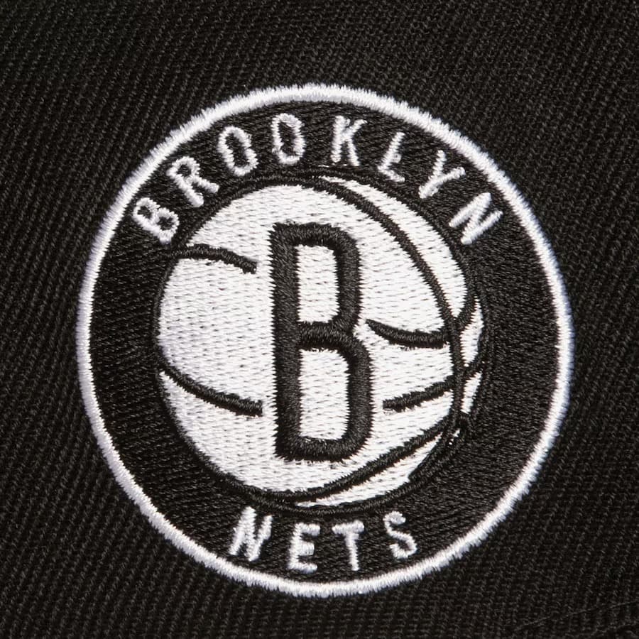 Бейсболка Mitchell & Ness Black Brooklyn Nets Triple Play Snapback Hat
