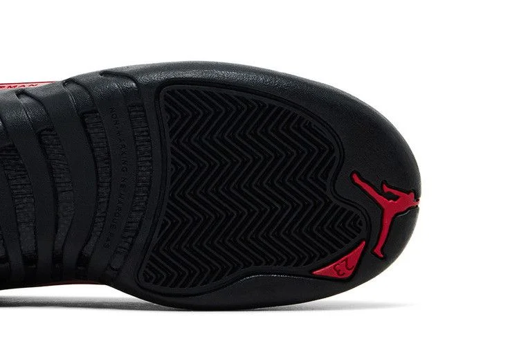 Krossovki-Air-Jordan-12-Retro-GS-Bloodline-4