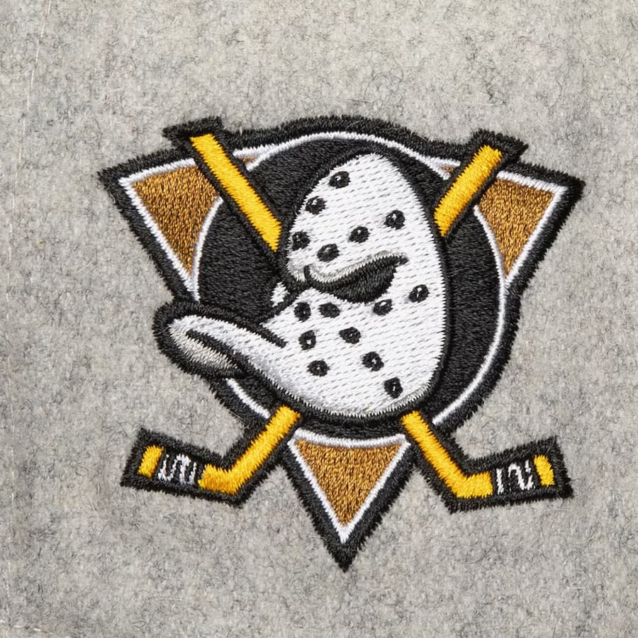 Бейсболка Mitchell & Ness Gray Anaheim Ducks Tailsweep 2.0 Melton Snapback Hat
