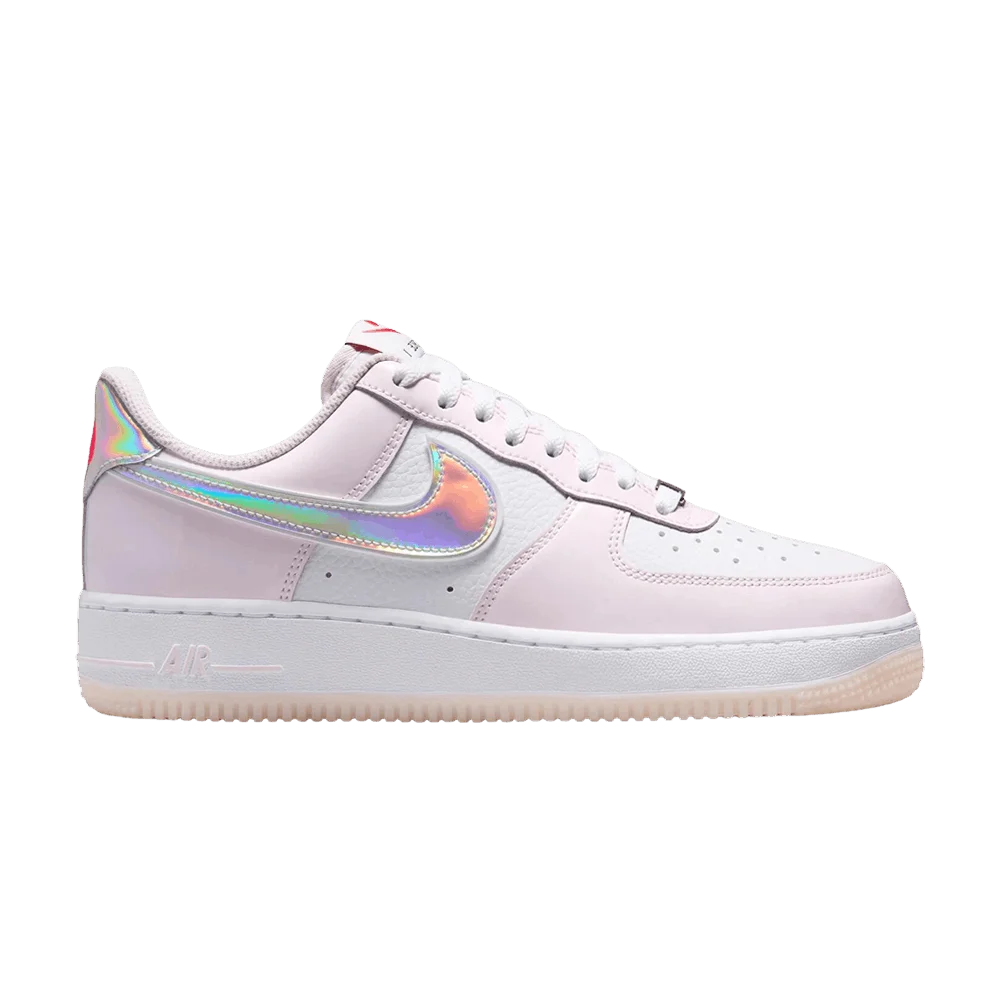 Krossovki-Nike-Wmns-Air-Force-1-Low-07-Smiley-Swoosh