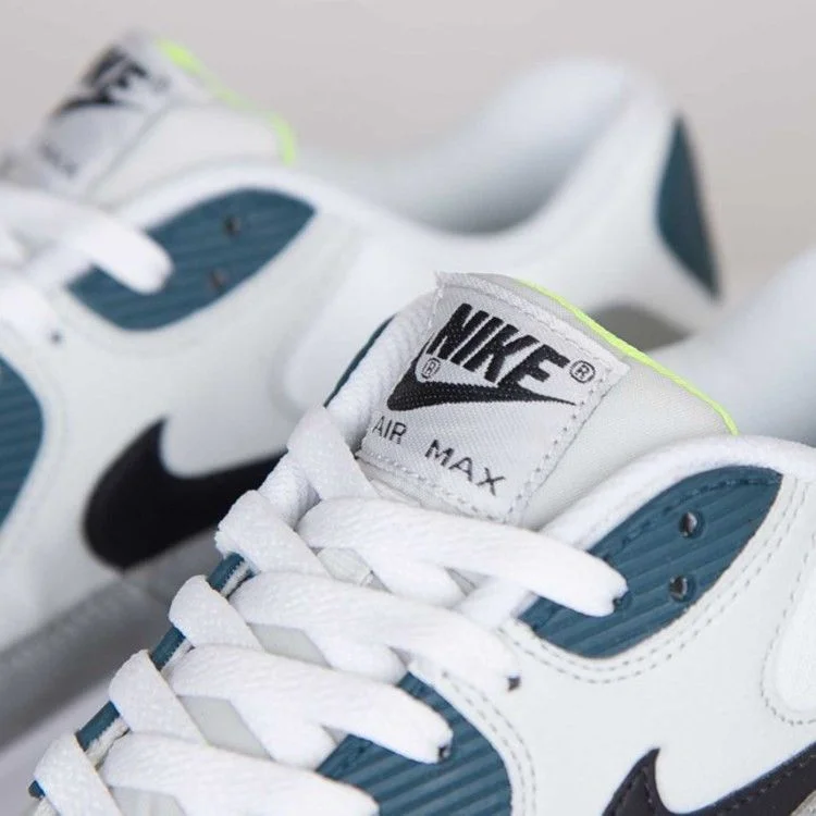 Krossovki-Nike-Air-Max-90-Essential-4-2
