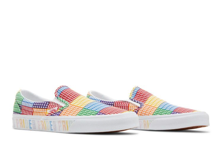 classic-slip-on-pride-vn0a33tb3wj_07