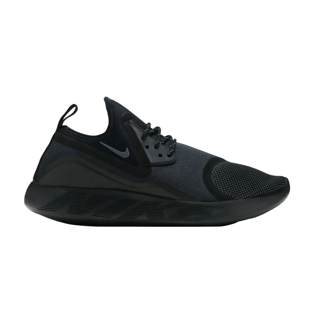 Krossovki-Nike-Lunarcharge-Essential-Triple-Black