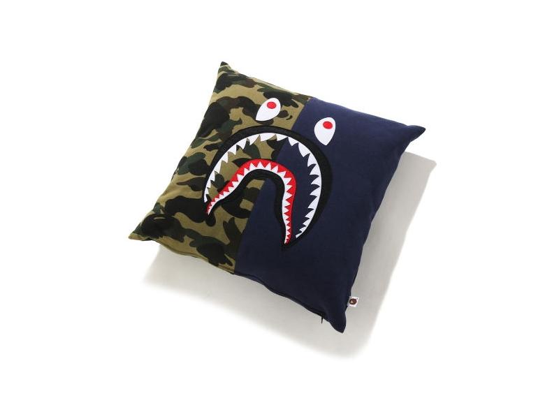 Подушка BAPE 1st Camo Shark Square Cushion Navy