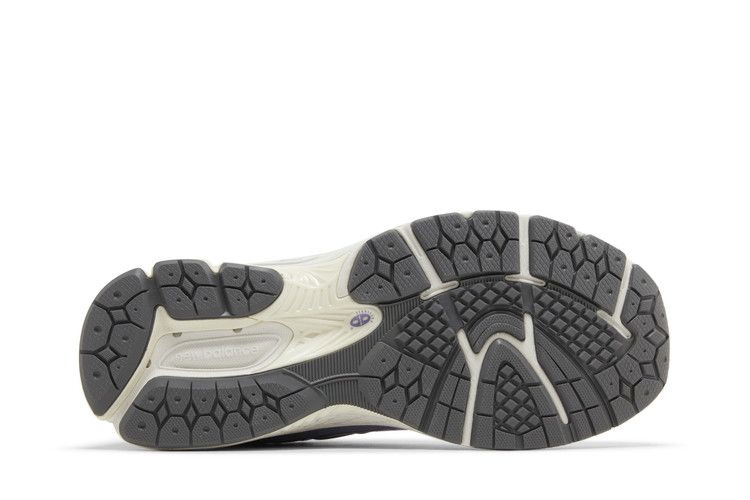 Кроссовки New Balance 2002R Big Kid 'Astral Purple'