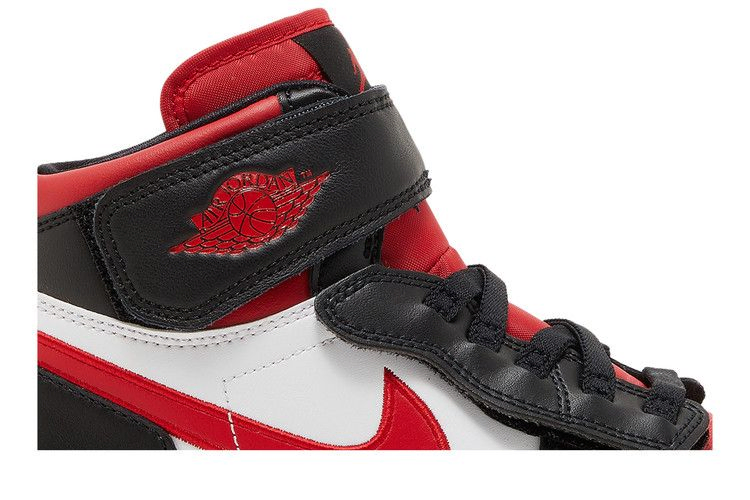 Кроссовки Air Jordan 1 High FlyEase GS 'Bred Toe'