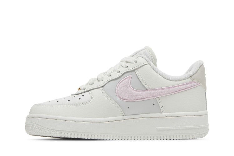 wmns-air-force-1-07-chenille-swoosh-dq0826-100_02