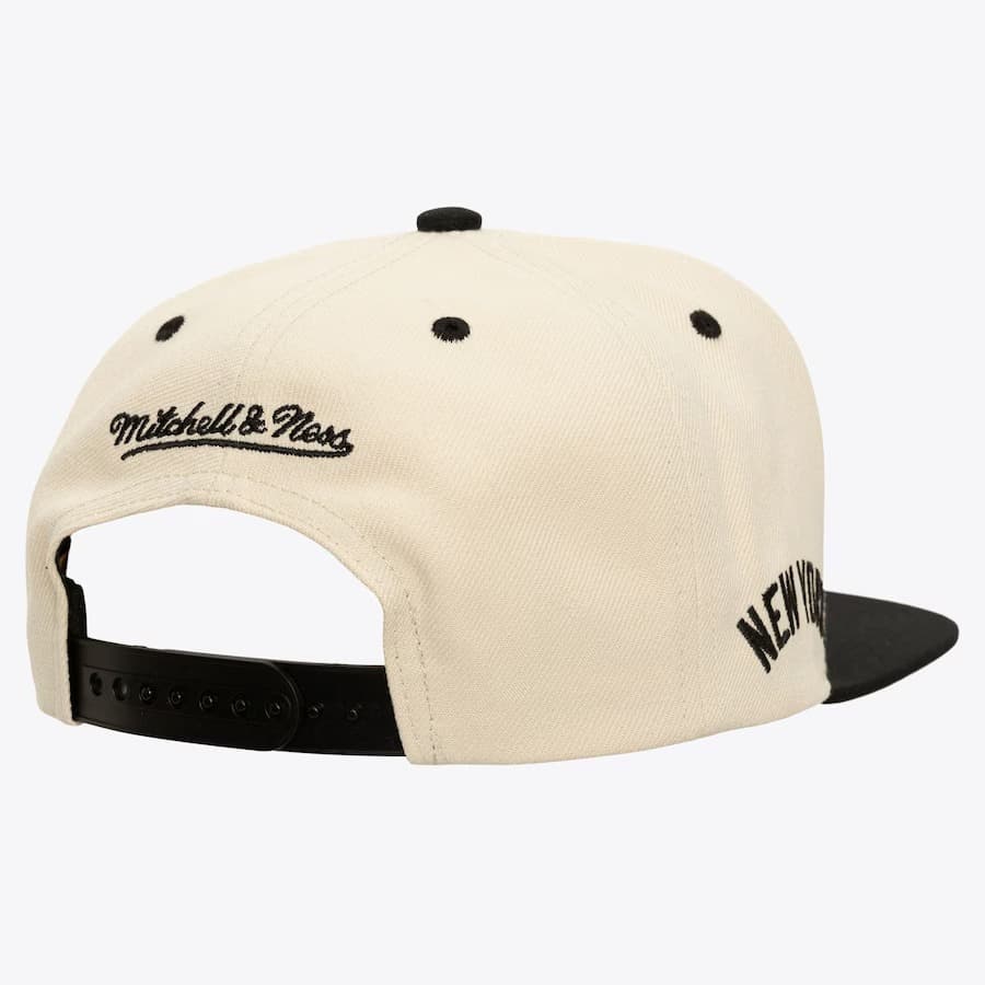 Бейсболка Mitchell & Ness Cream Black New York Yankees Logo Snapback Hat
