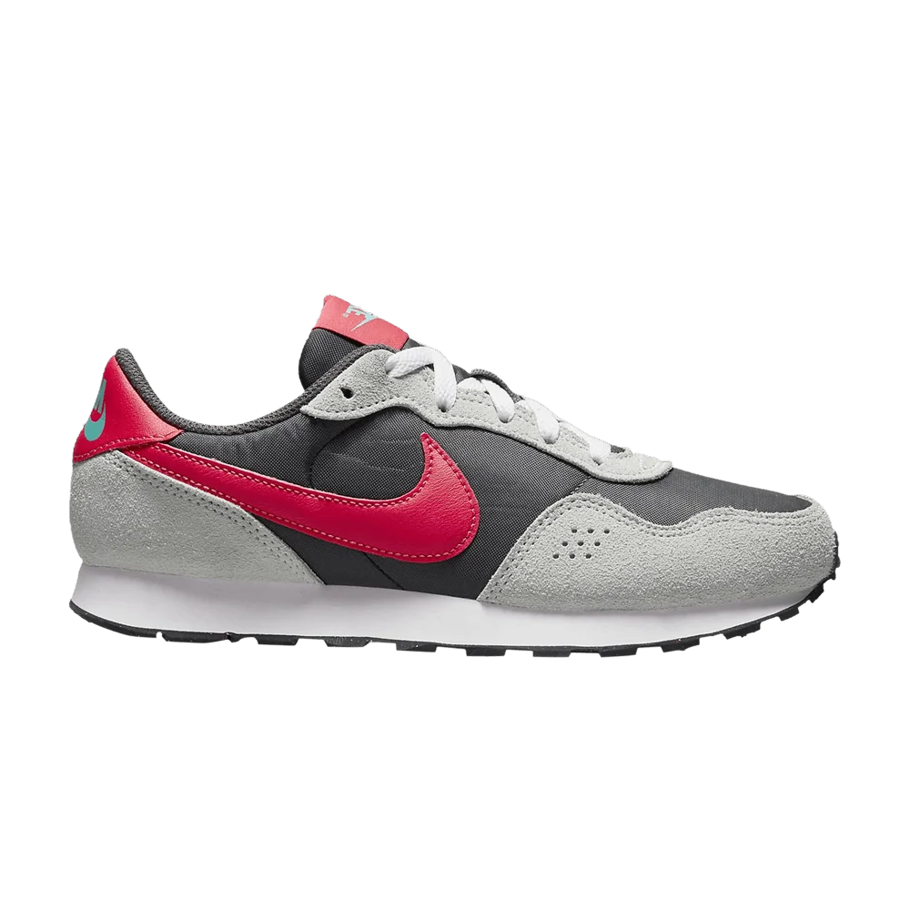 Krossovki-Nike-MD-Valiant-GS-Medium-Ash-Siren-Red
