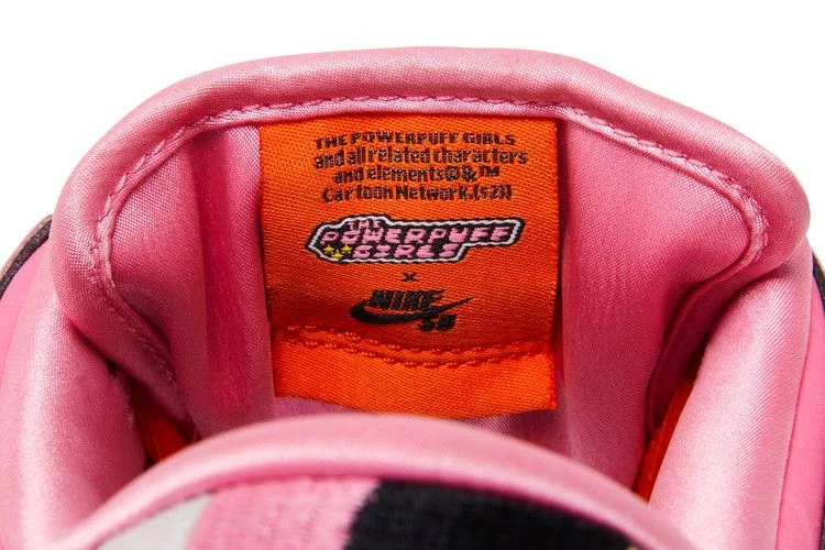 Krossovki-The-Powerpuff-Girls-x-Nike-Dunk-Low-Pro-SB-QS-Blossom-9