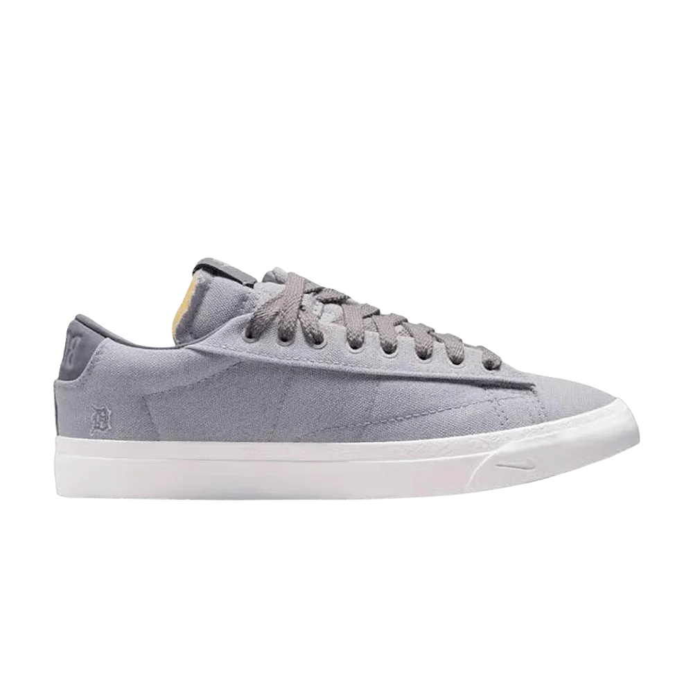 Krossovki-Devin-Booker-x-Nike-Blazer-Low-Pearl-Grey