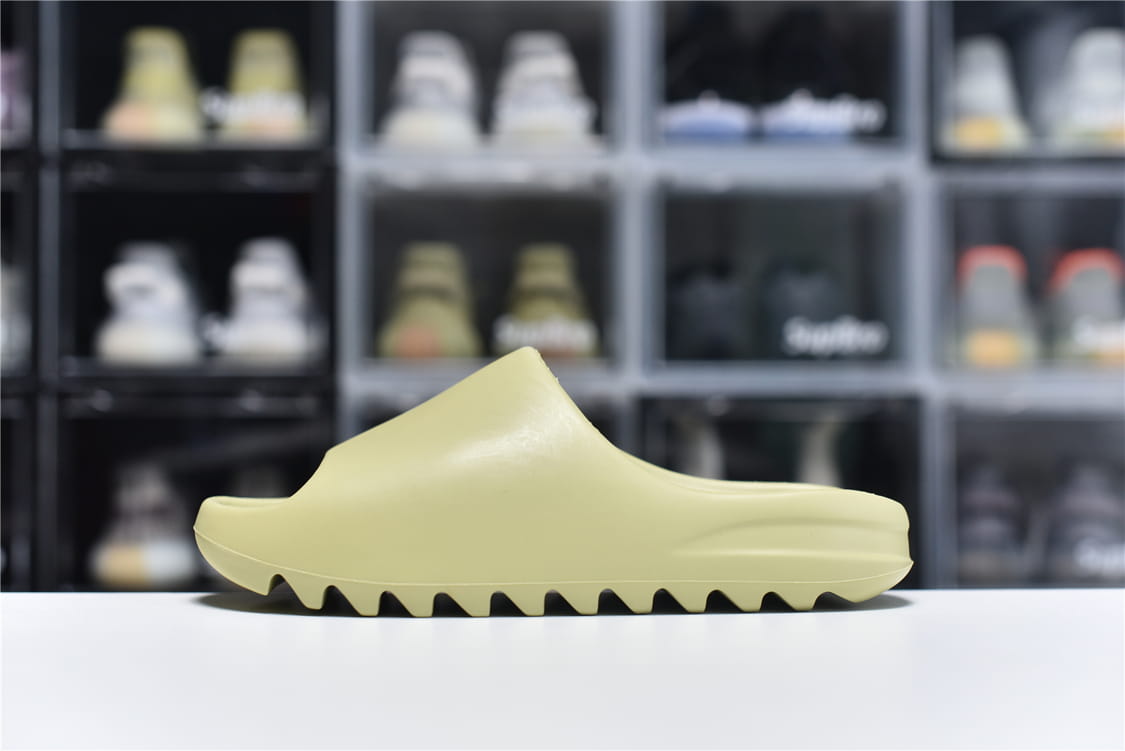 adidas-Yeezy-Slide-Resin-1