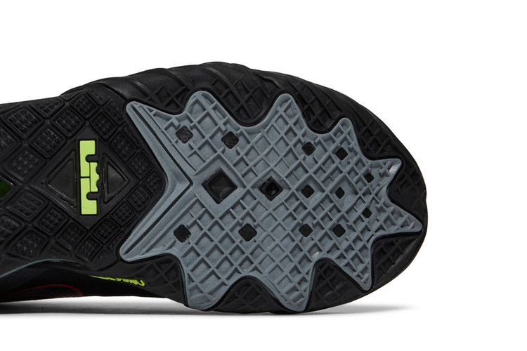 Кроссовки Nike LeBron 18 Low EP 'Air Max 95 Greedy'