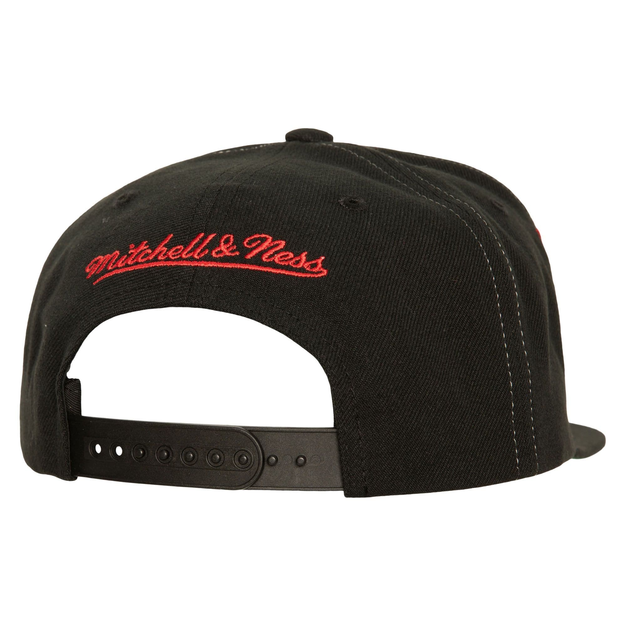 Бейсболка Mitchell & Ness Varsity Bust Snapback HWC Atlanta Hawks Hat