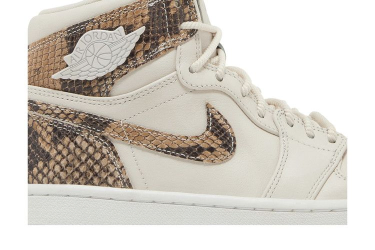 Кроссовки Wmns Air Jordan 1 Retro High Premium 'Phantom'