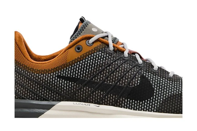 Krossovki-Nike-Lunar-Roam-SE-Metallic-Pewter-Desert-Bronze-1