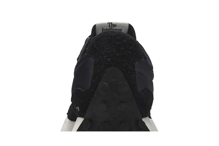 Кроссовки New Balance Wmns 327 'Black Grey'