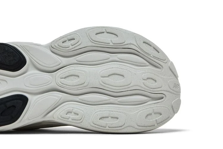 Krossovki-New-Balance-Fresh-Foam-X-More-v5-2E-Wide-Reflection-Silver-Metallic-4