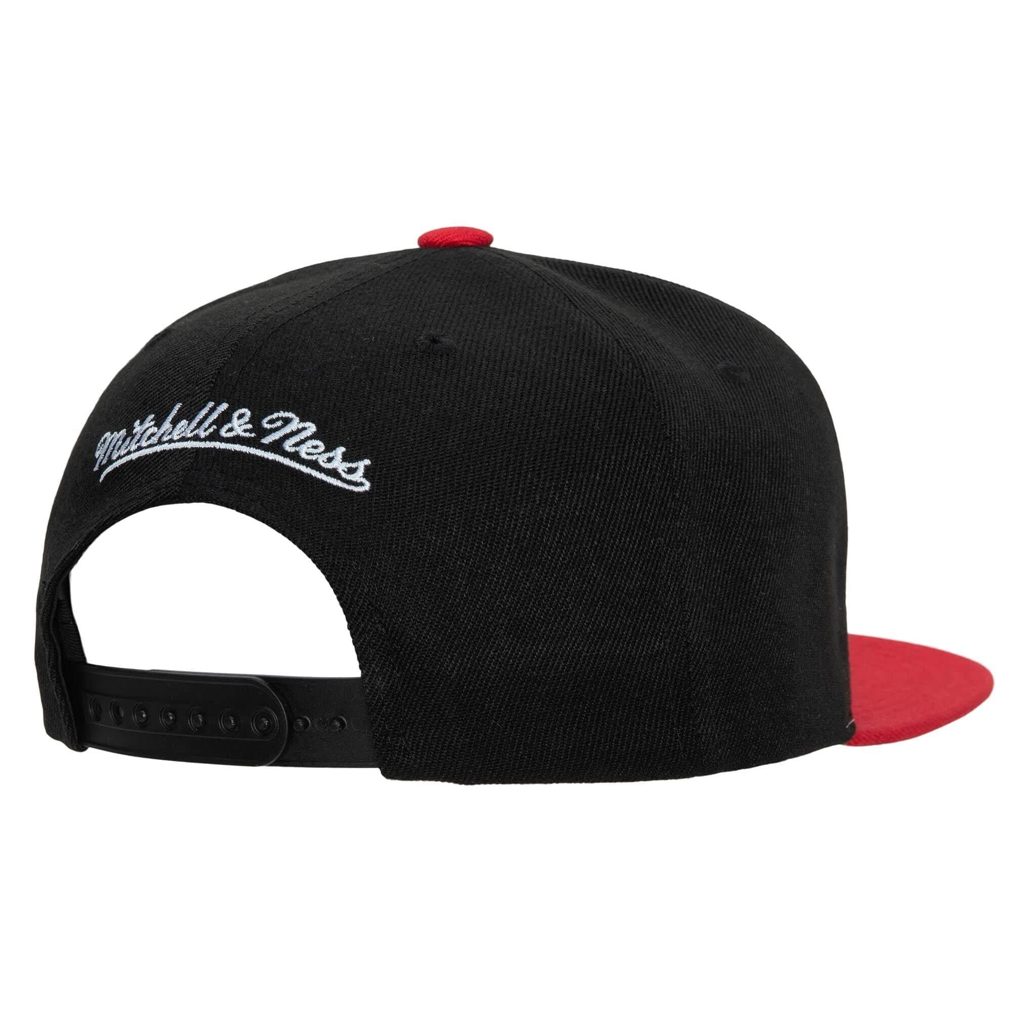 Mitchell-Ness-Low-Big-Face-Snapback-HWC-Atlanta-Hawks-Hat-1