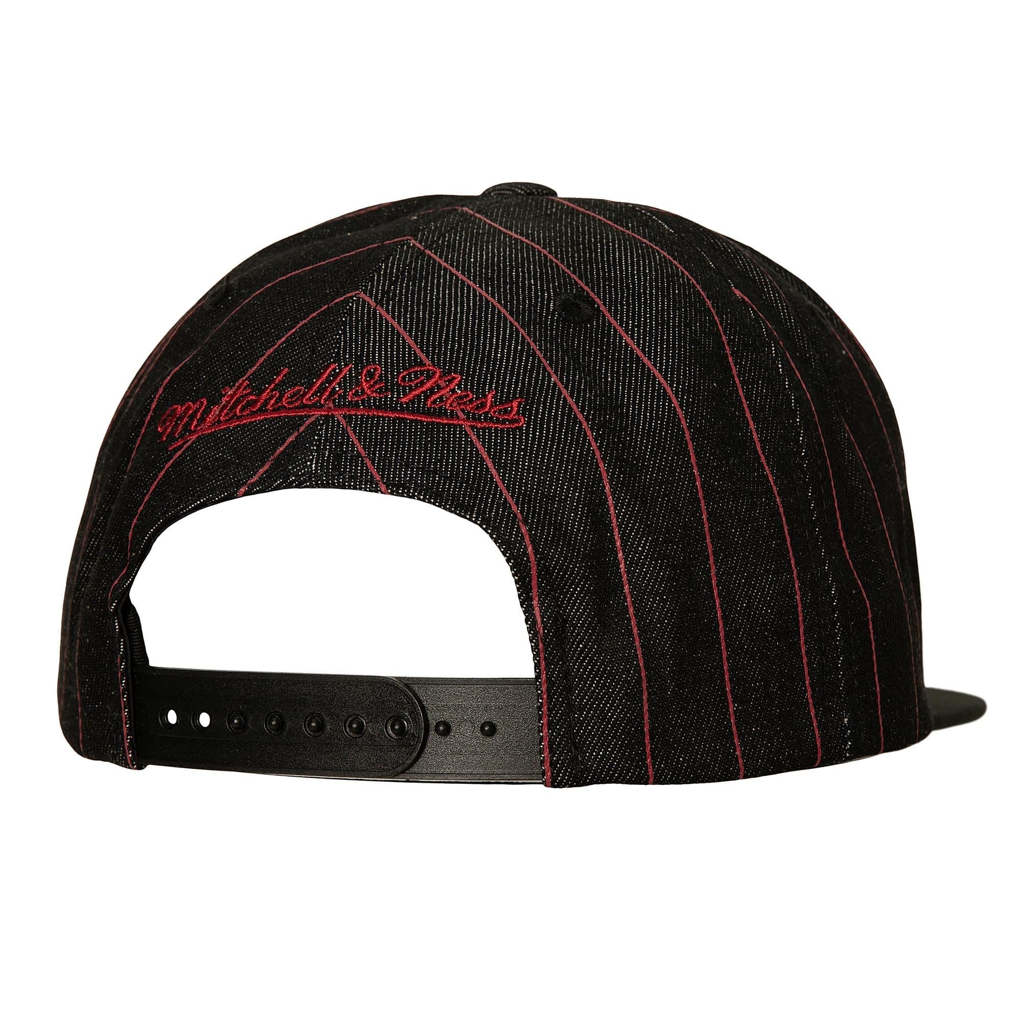 Бейсболка Mitchell & Ness Dem Stripes Snapback HWC Miami Heat Hat
