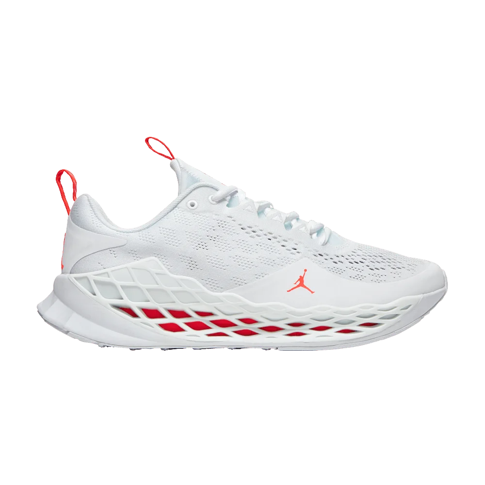 Krossovki-Air-Jordan-Zoom-Trunner-Advance-White-Flash-Crimson