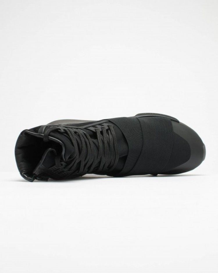 y-3-qasa-boot-triple-black-by2629_01