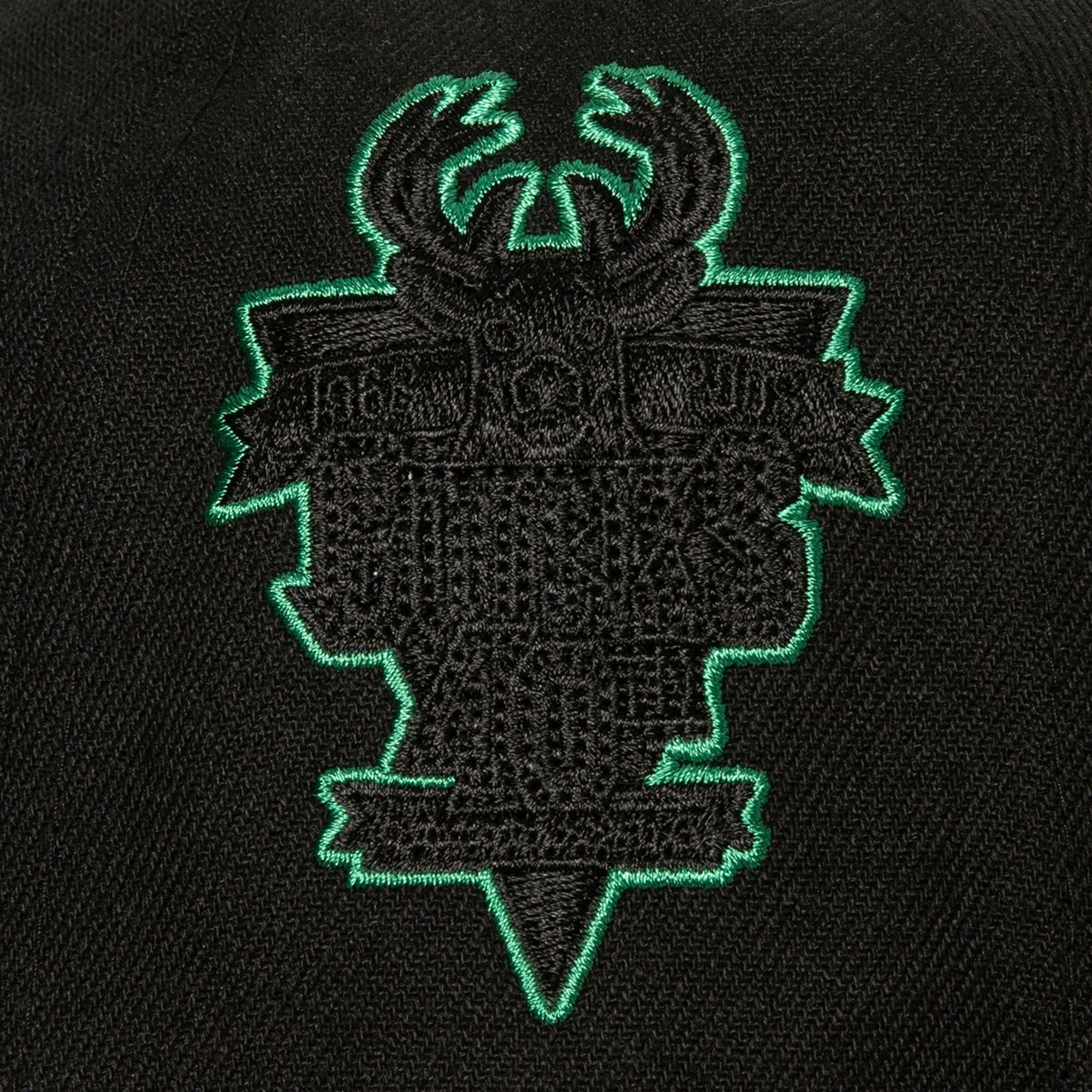 Mitchell-Ness-TC-Bottoms-Snapback-HWC-Milwaukee-Bucks-Hat-2