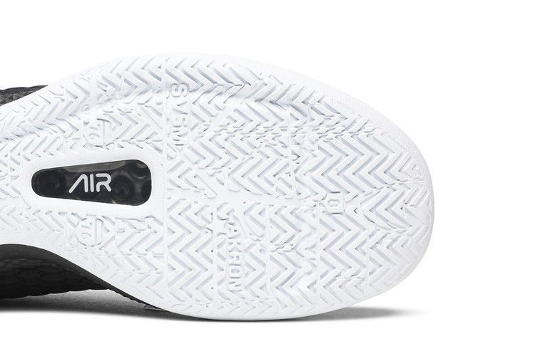 lebron-witness-3-black-white-ao4433-001_04