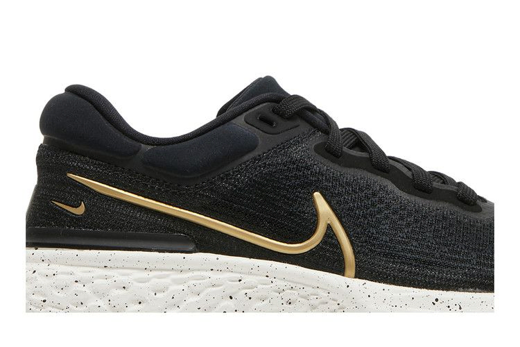 Кроссовки Nike Wmns ZoomX Invincible Run Flyknit 'Black Metallic Gold'
